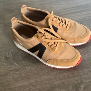 Tan and Black MÍA Sneakers